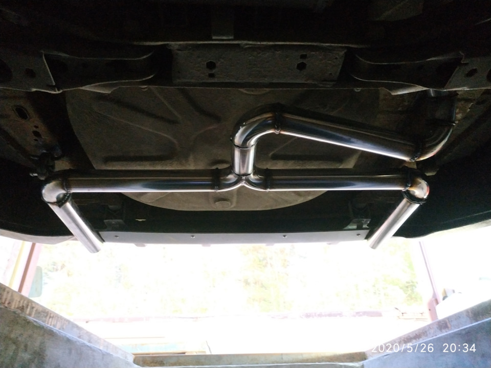 Выхлоп на две стороны — Ford Focus Sedan II, 1,6 л, 2005 года | своими ...