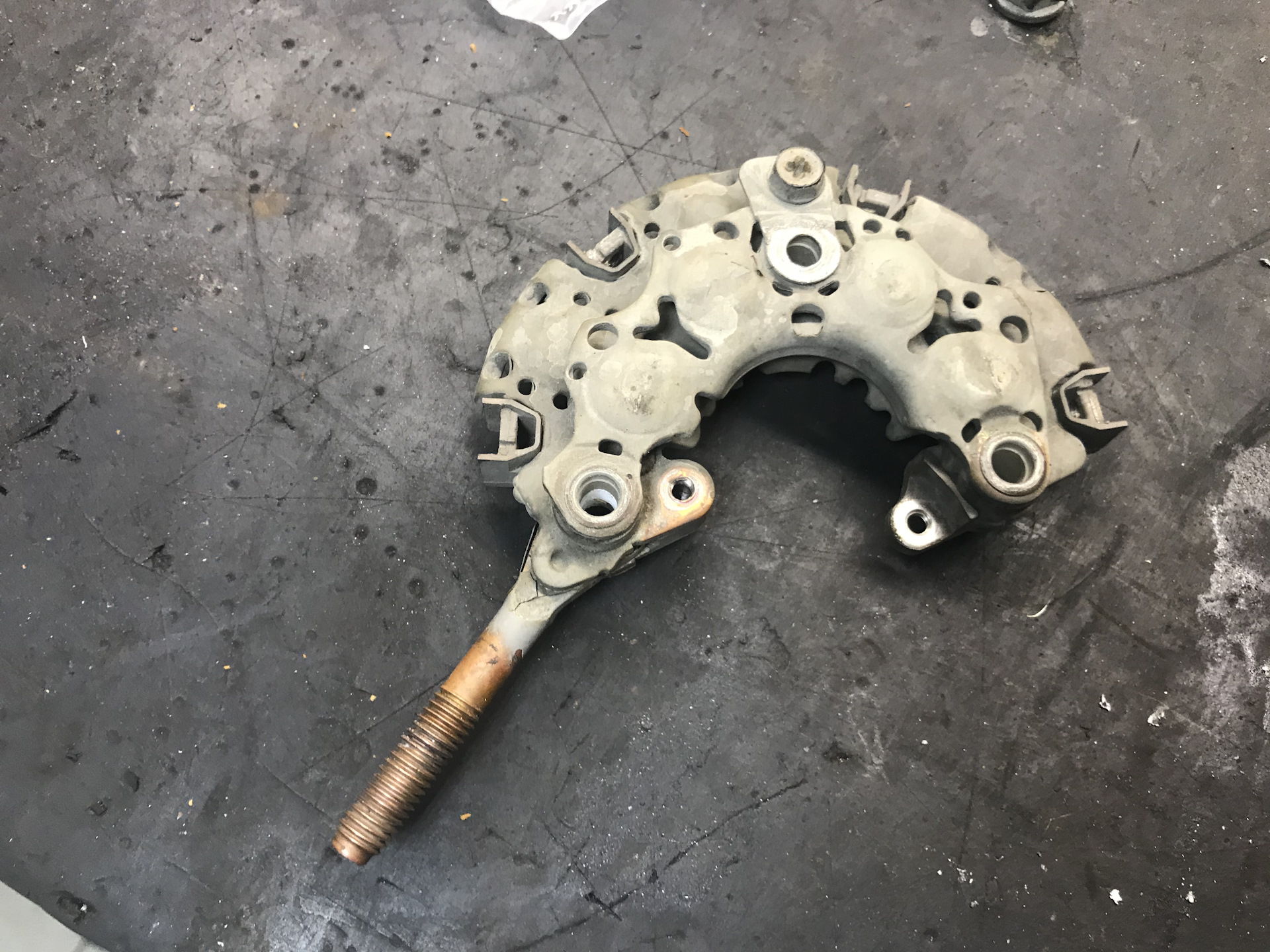 Вой генератора на низких оборотах. — Toyota Mark II (100), 2,5 л, 1997 ...