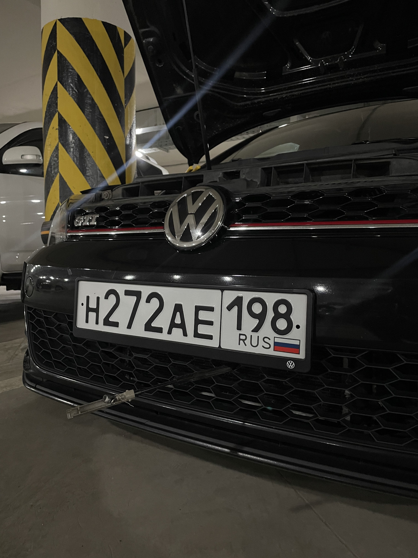 Замена троса замка капота и ремонт датчика капота — Volkswagen Golf GTI ...