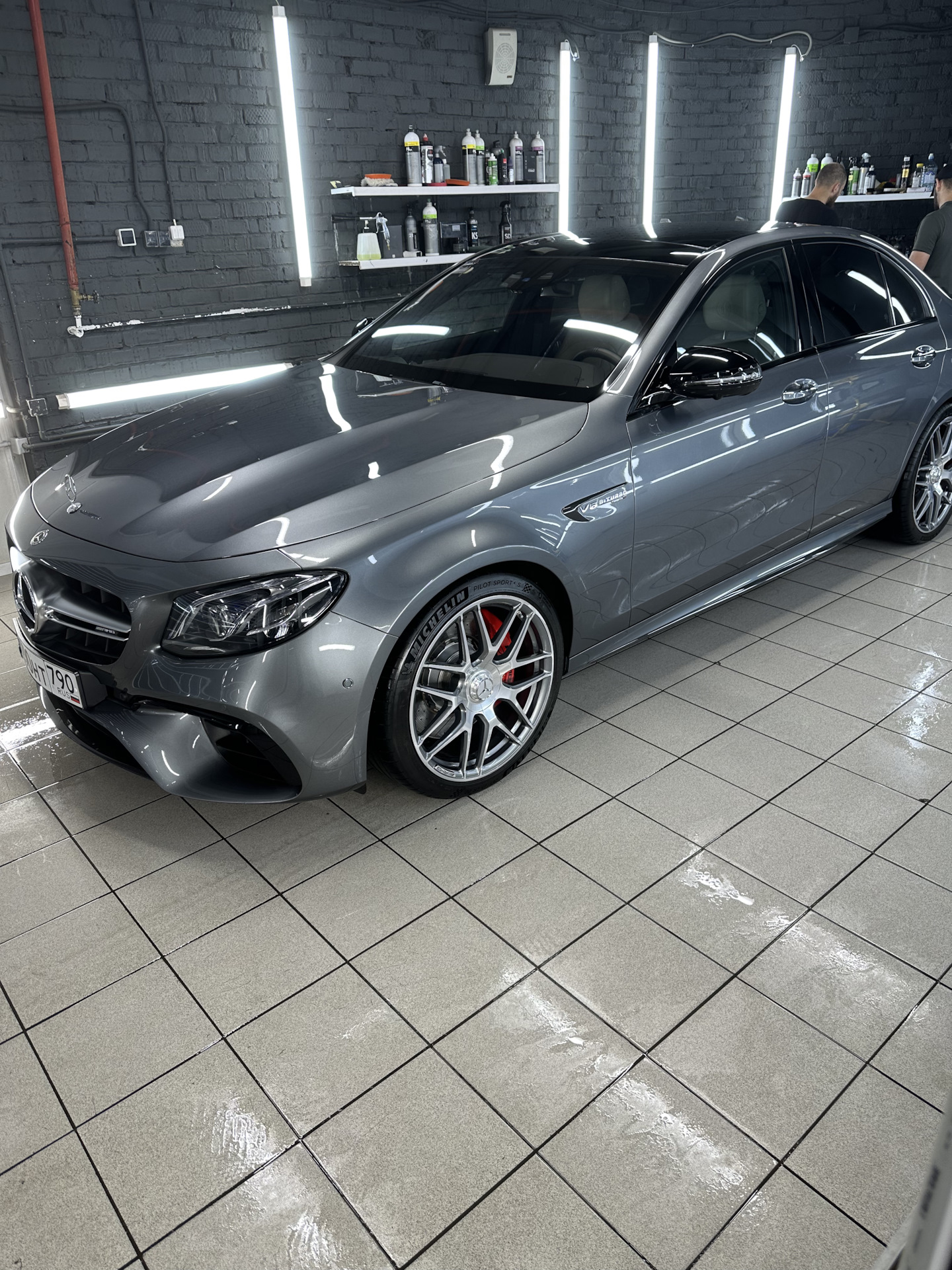 Оклейка лобового бронепленкой — Mercedes-Benz E 63 AMG (W213), 4 л ...