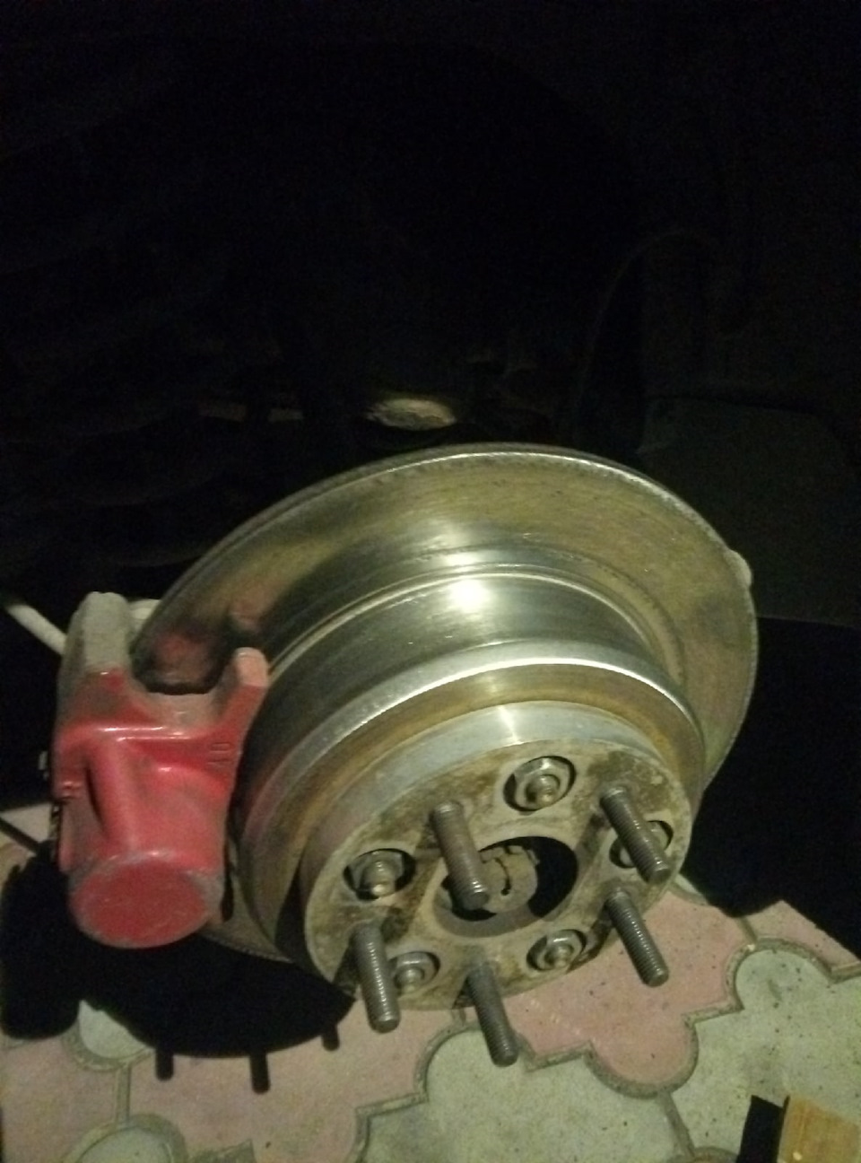 болгарка, и заведенная машина на передаче делает вещи — Lexus IS I