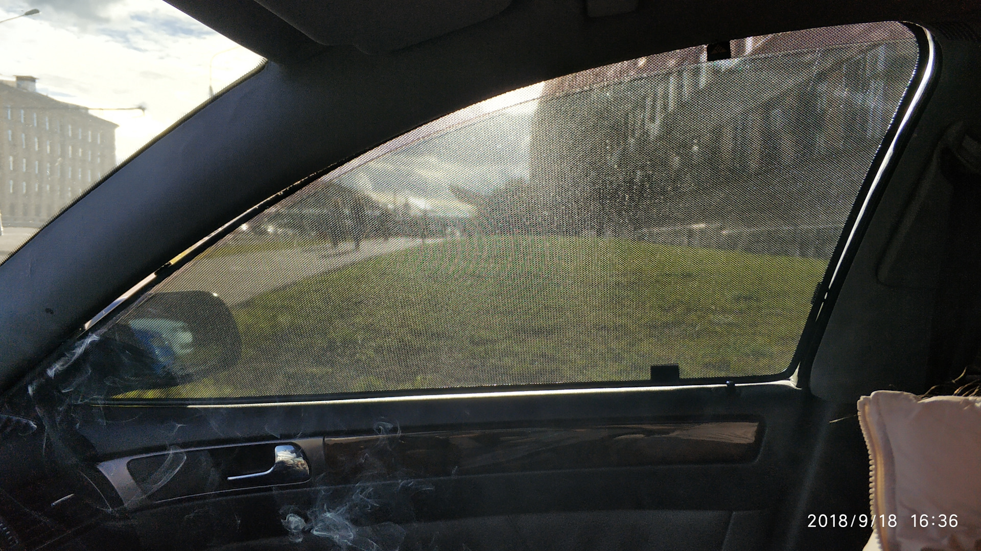 Шторки ауди а6. Шторки на передние ктелда Ауди ку 3. Audi q7 шторки на окна. Каркасные шторки на Ауди а5. Audi q7 16 год шторки на окна.