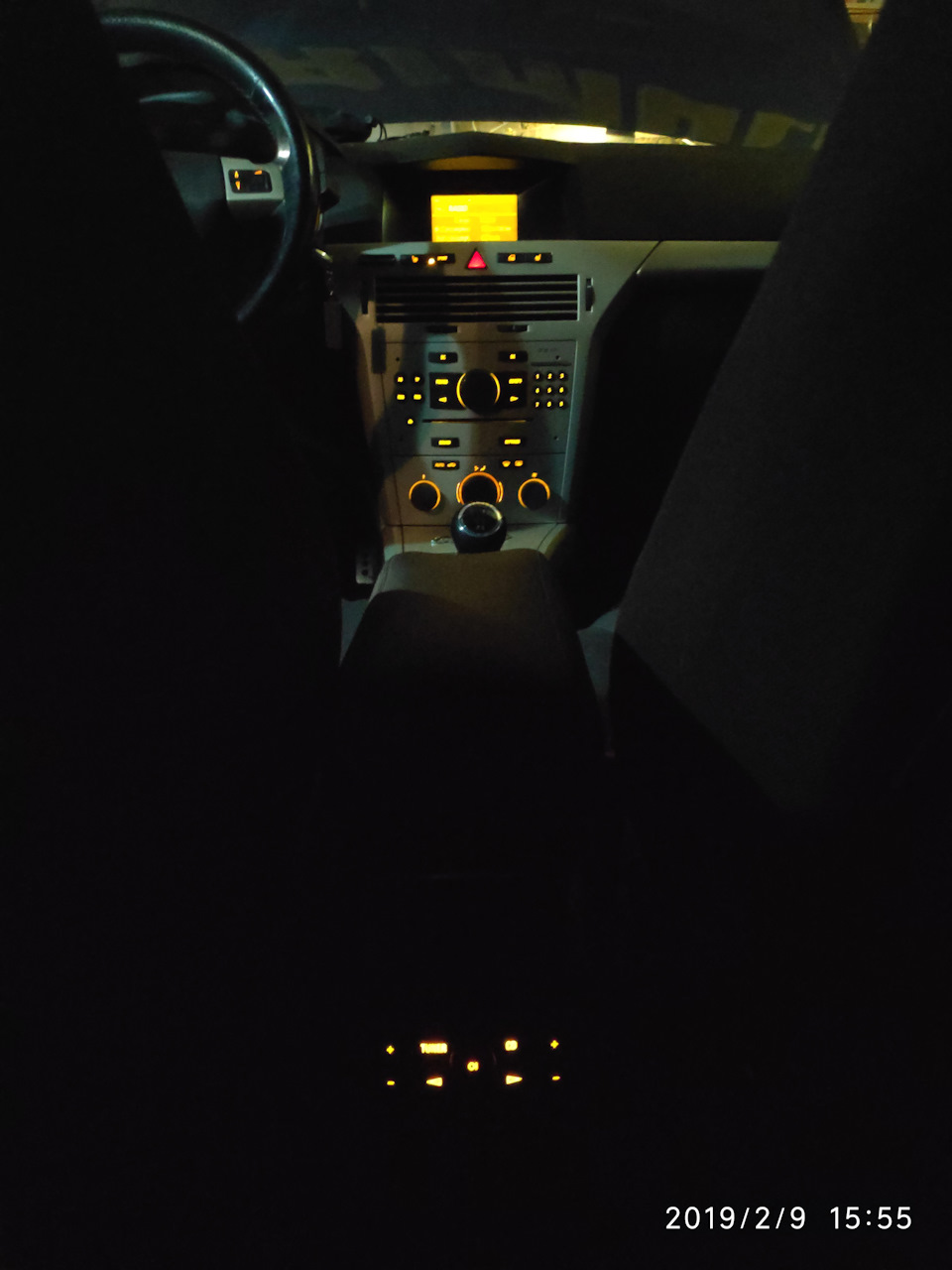 Полная картина и заводская жёлтая подсветка везде. — Opel Astra H