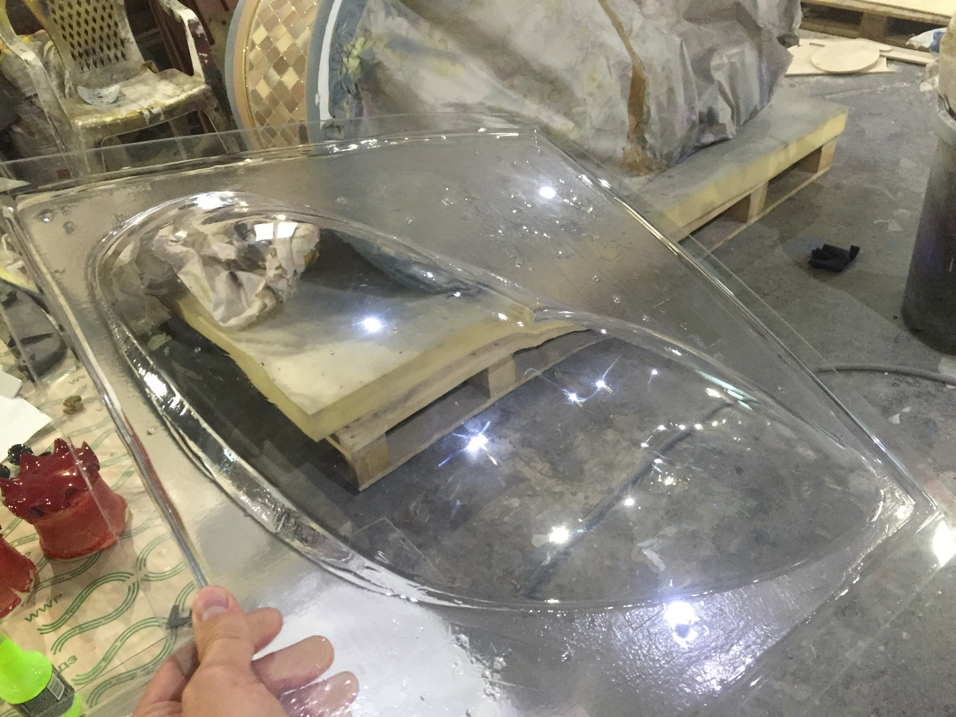 Делаем стекло на фары. Стекло на фару гольф 4. Стёкла для фар nissan 1533. Шлифовка стекла фары. Срезать стекло фары.