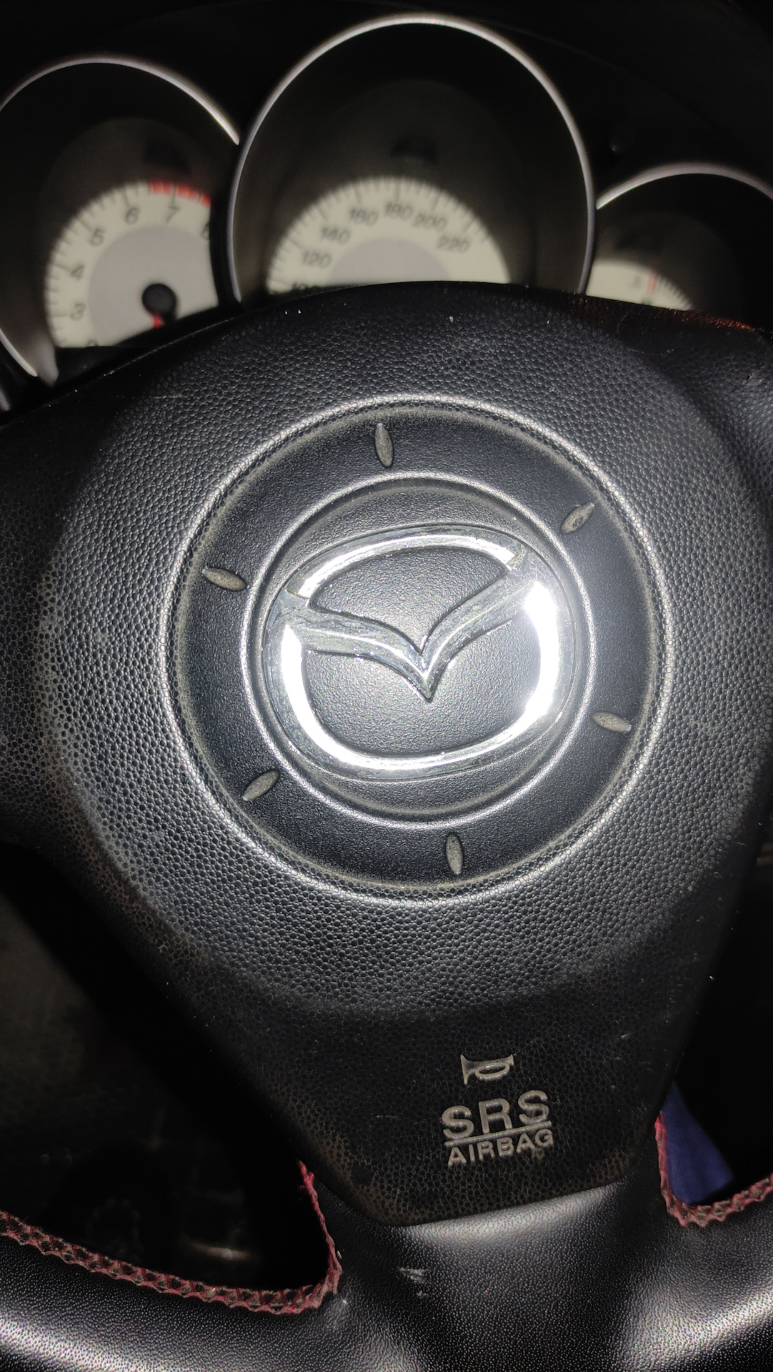 Значок Мазда на руле — Mazda 3 (1G) BK, 1,6 л, 2007 года | аксессуары ...