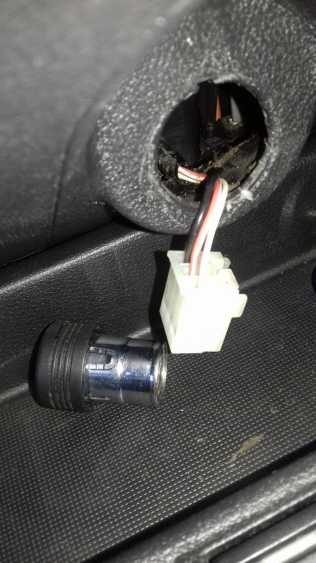 Розетка вместо прикуривателя. — Lada Гранта (1G), 1,6 л, 2013 года ...