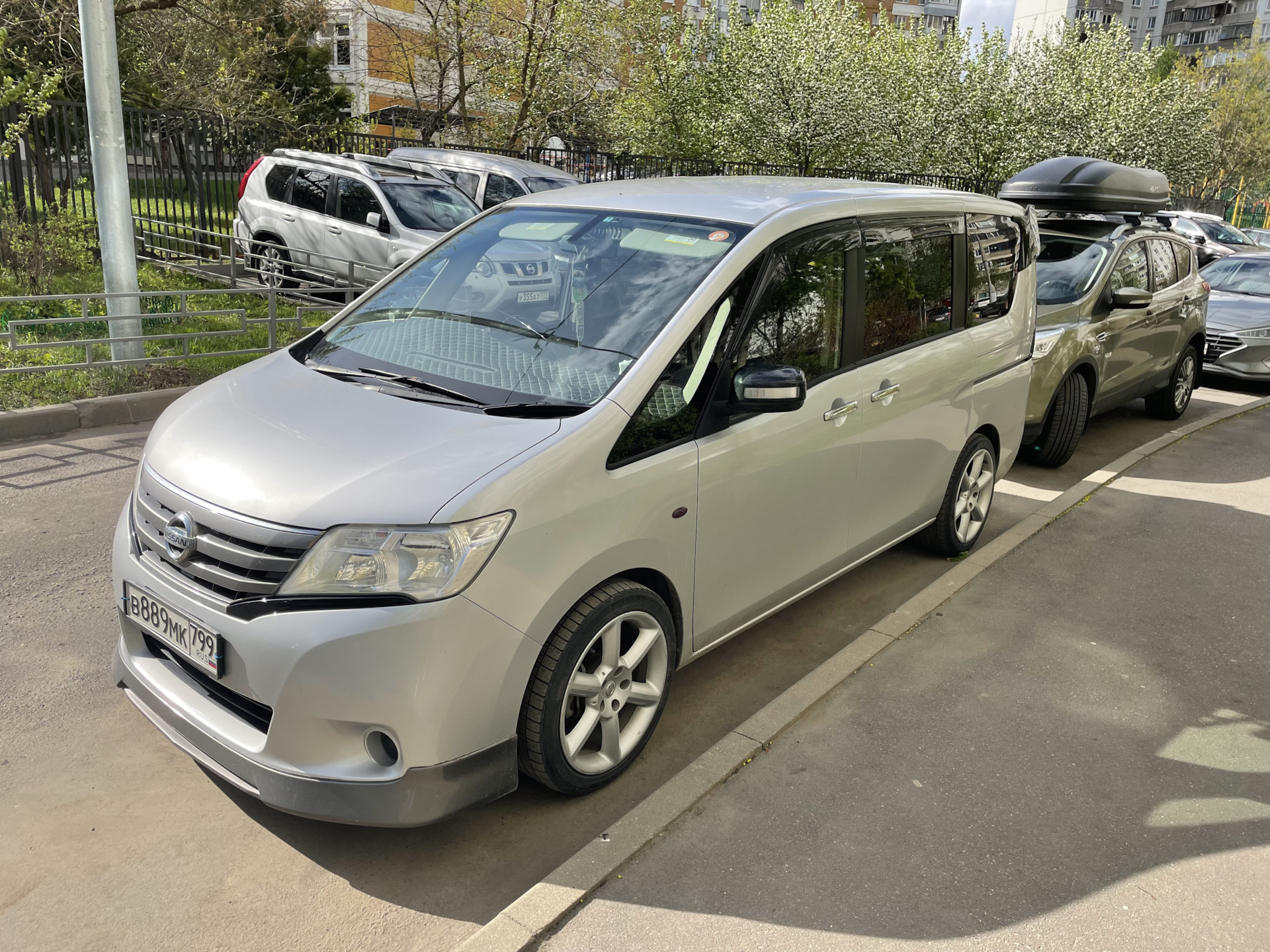 Ниссан серена 2013. Nissan Serena IV (c26) рамка радиатора. Ниссан Серена отзывы владельцев. Nissan Serena IV (c26) лонжерон передний правый.