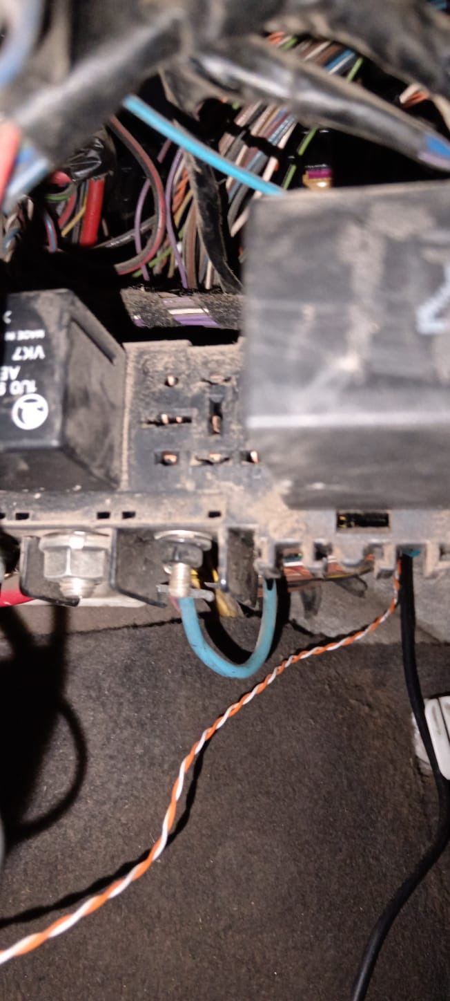 акб для запуска двигателя авто. прикуривание автомобиля зимой. что нужно чтобы завести мотор без машины. что нужно чтобы завести мотор без машины. как завести машину.