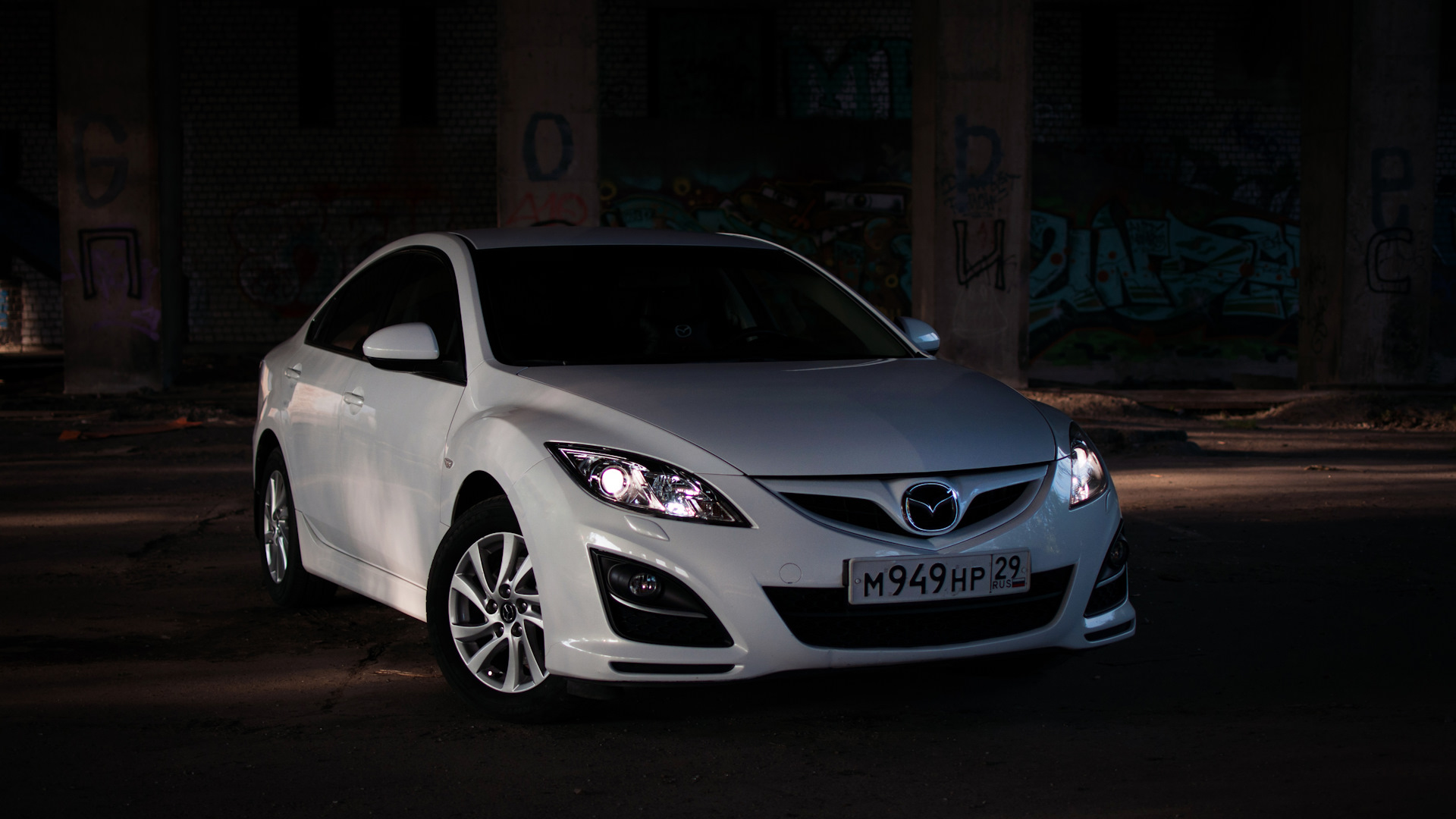 Mazda 6 gh drive2. Mazda 6 GH белая. Мазда 6 GH белый ночью. Белая Мазда 6 ночью.