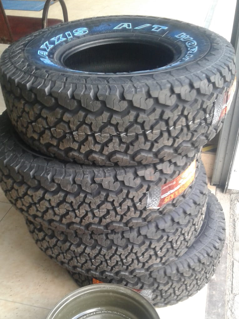 Резина ат. Шины АТ 225/75 r16 на УАЗ. Maxxis АТ 980 32х12.5х15. Грязевая резина Maxxis на 15 на УАЗ. Резина гудрич на УАЗ 16 радиус.