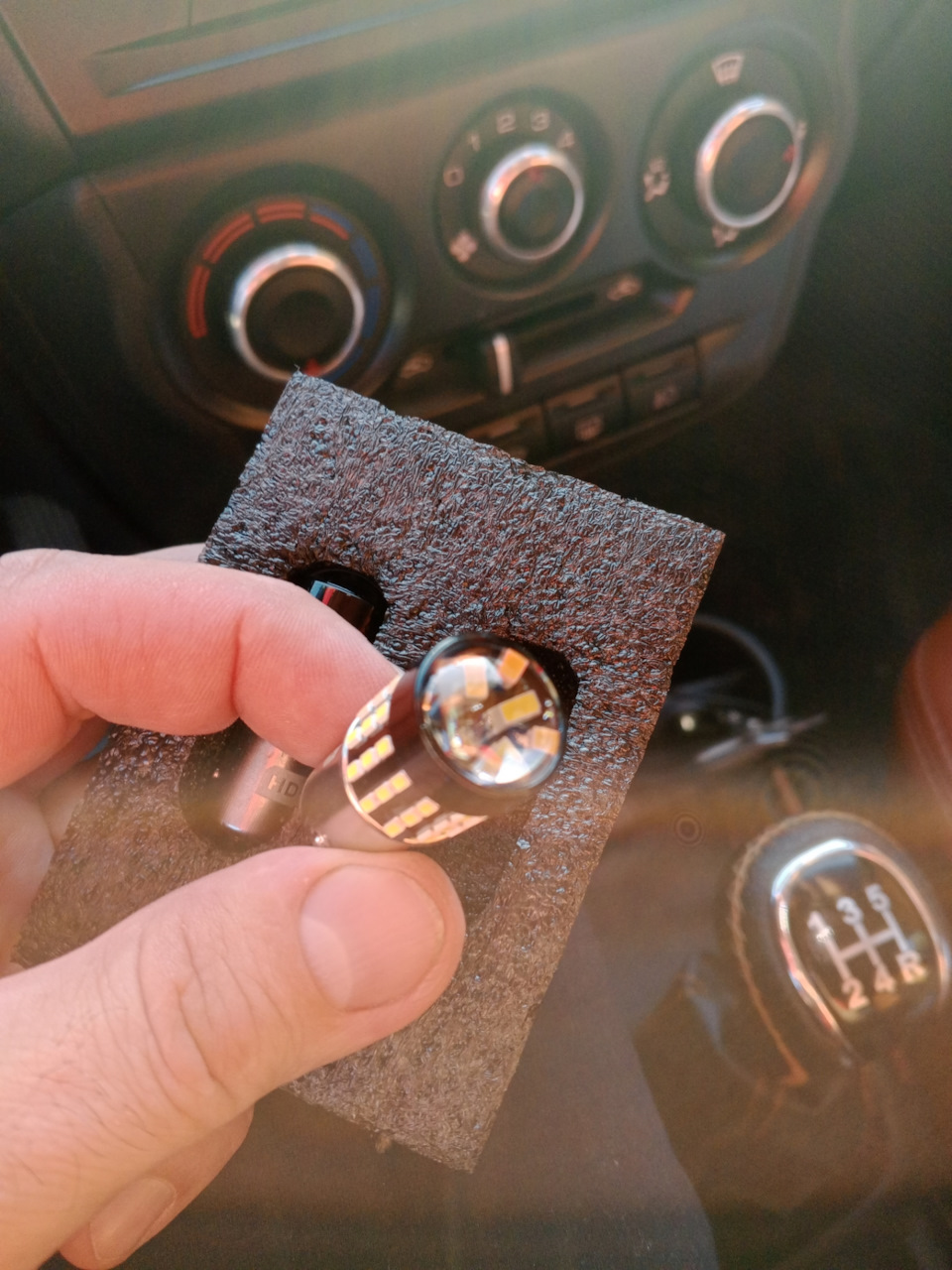 С линзой — Lada Гранта Лифтбек (2G)