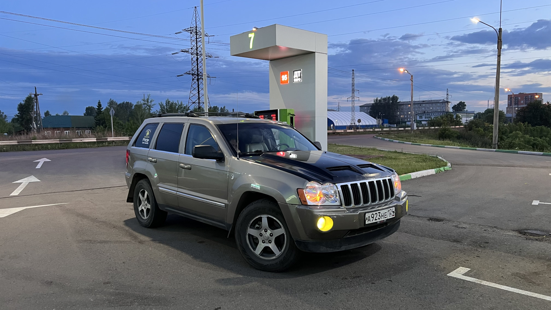 Jeep Grand Cherokee (WK) 4.7 бензиновый 2005 | Уррчащий лев 🦁 на DRIVE2