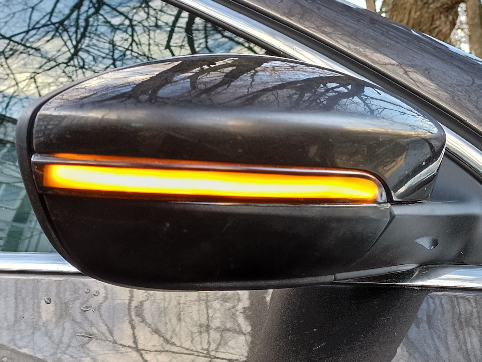 Указатель поворота в зеркалах — Volkswagen Passat B7, 1,8 л, 2012 года ...
