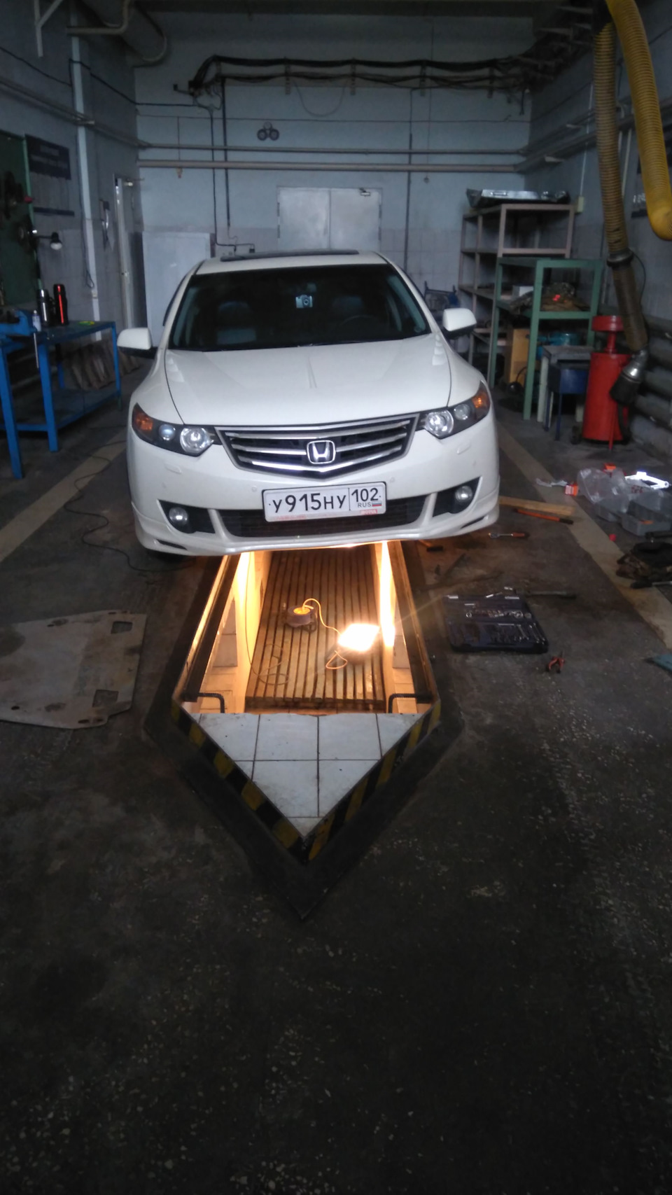 2. Менял сам, все открутилось и заменилось без проблем. — Honda Accord (8G)