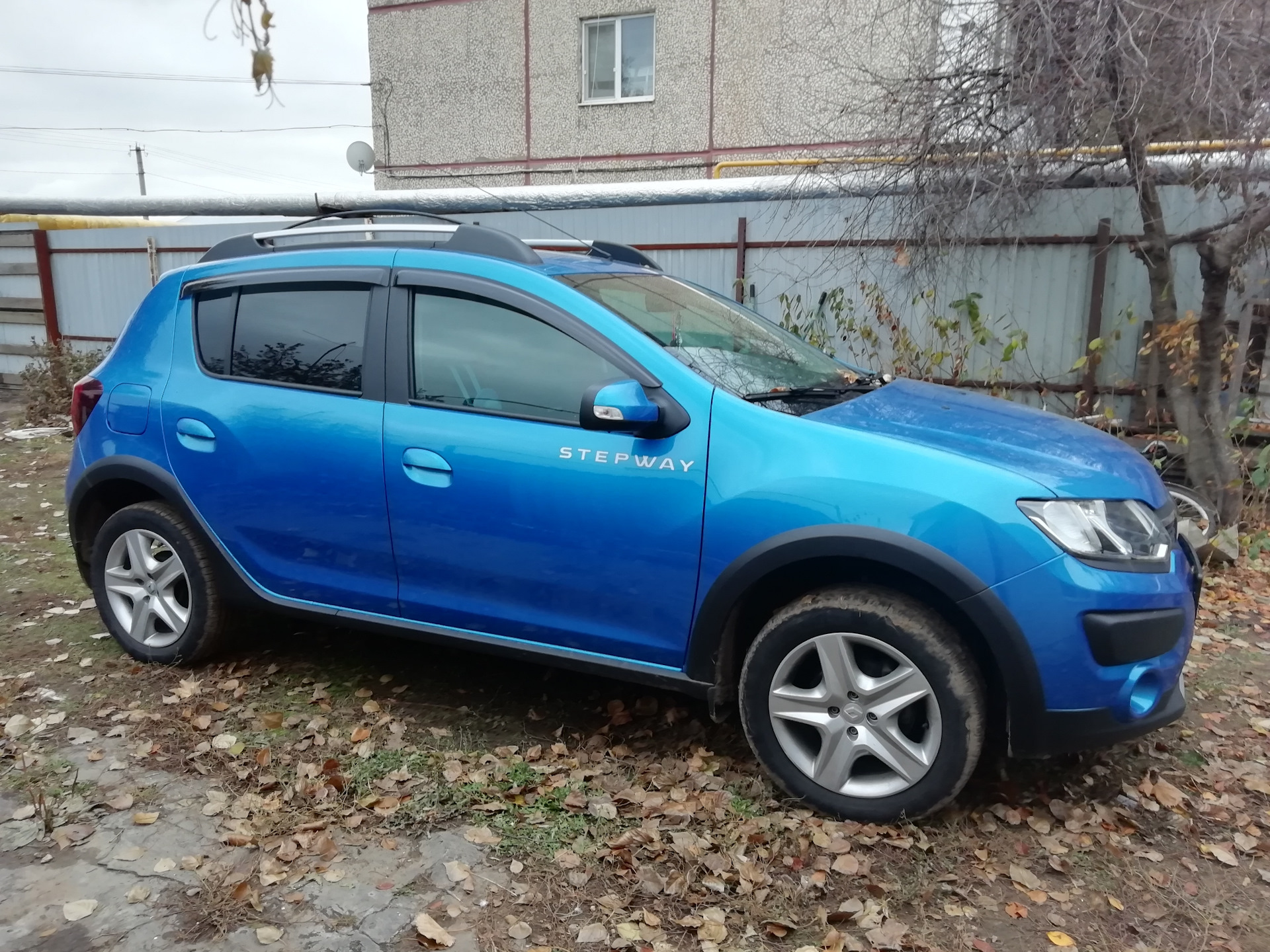 Sandero Stepway синий