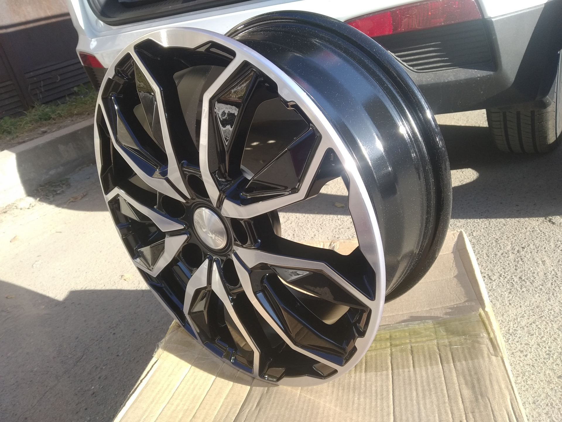 1 скад сочи алмаз. Диски mugen r16. Лада веста св кросс скад r16. Литые диски сочи. Литые диски сочи.