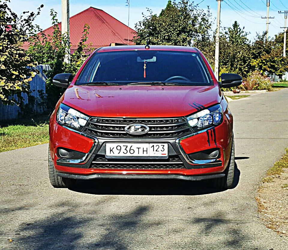 Ага почти видно на солнце))) Красота требует жертв! — Lada Vesta (1G)