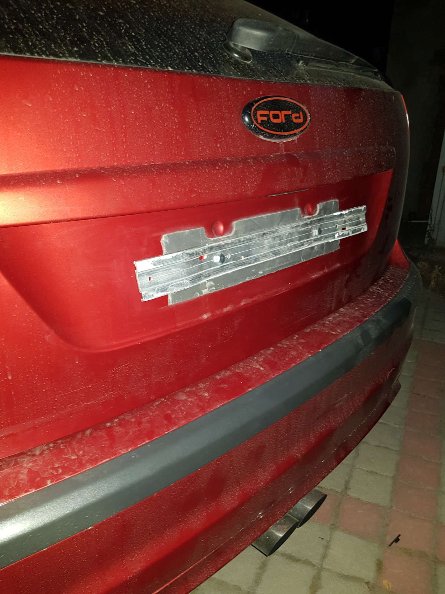 Как снять задние номера форд фокус Крепление заднего номера без рамки - Ford Focus II Hatchback, 1,6 л, 2007 года с