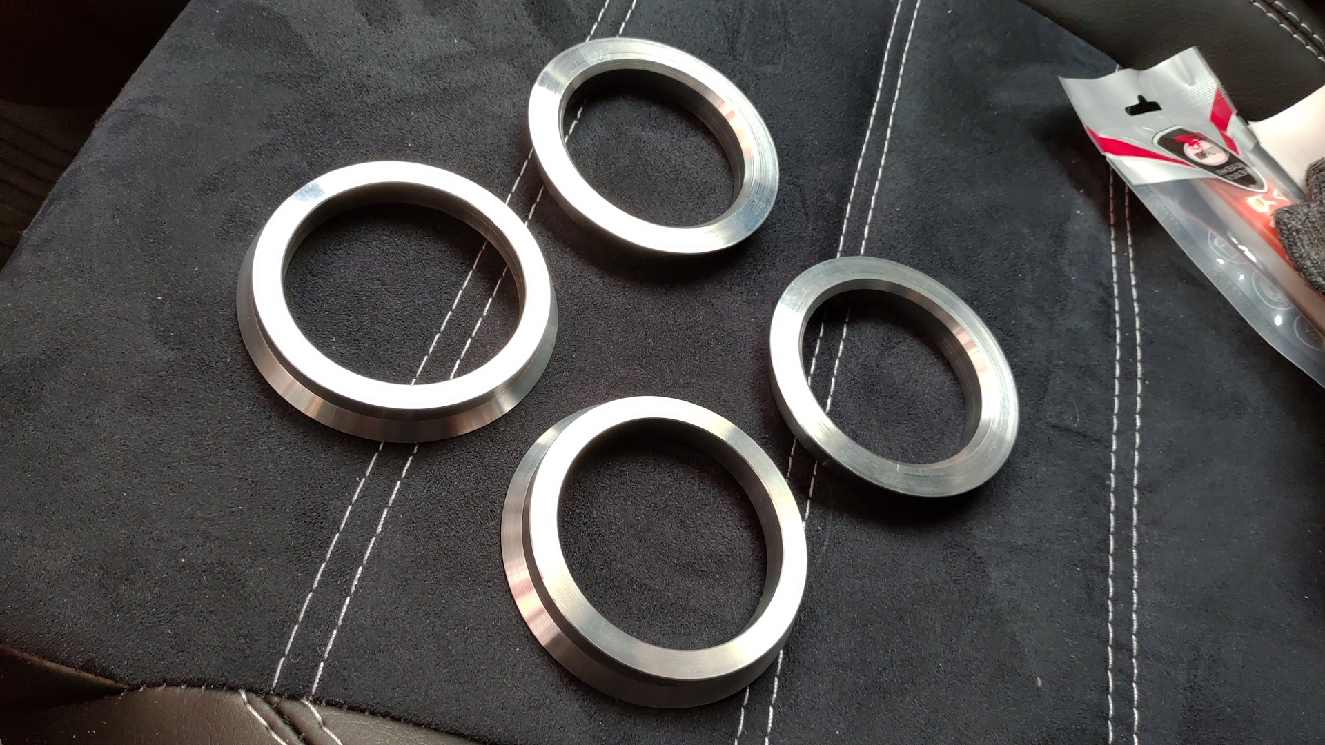 1. Центровочные кольца для штампованных дисков на задние колеса ваз 2110. 3 - 63. Центровочные кольца 72. Центровочные кольца для литых дисков ниссан куб 1,5.