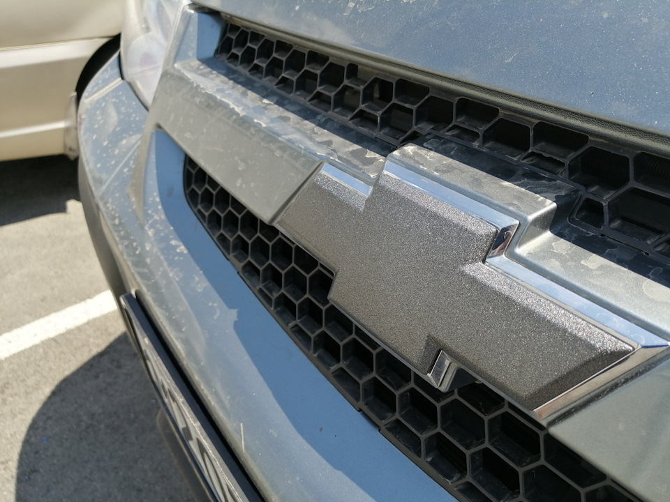 Шильдик \\ Эмблема шевроле на Шеви-Ниве V2 — Chevrolet Niva, 1,7 л, 2015 ...