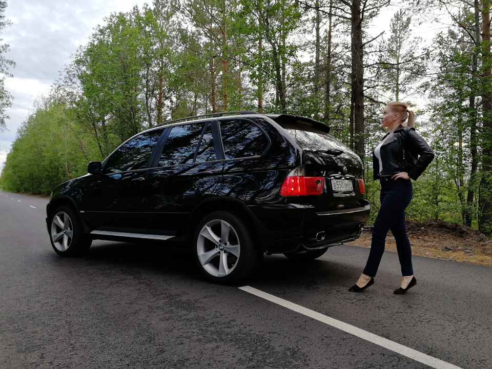 Безопасность е53. Х5 е53. Х5 е53 на механике. Е53 обои.