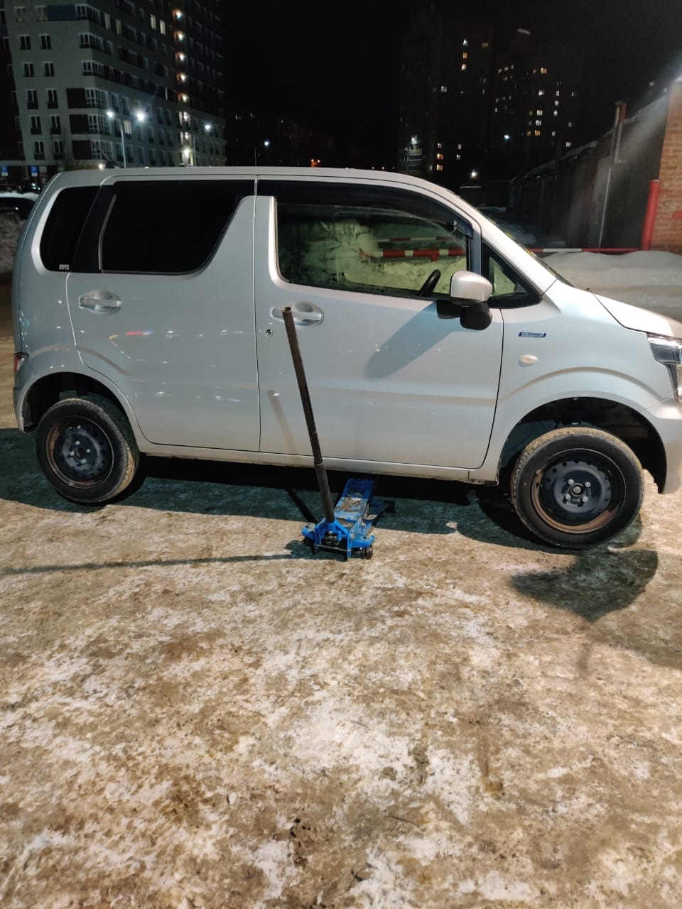 Шины сузуки вагон. Suzuki кубик. Шины сузуки вагон. Маленькая тура на колесах. Suzuki wagon r 2008.
