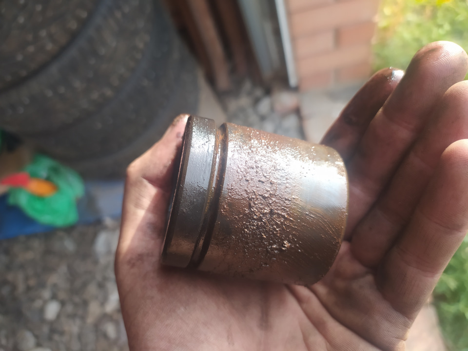 Электролиз тормозного суппорта. Замена поршня. — Ford Fusion, 1,4 л ...