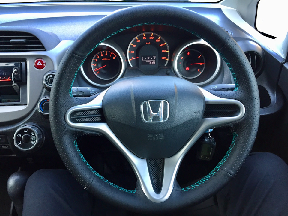 Хонда hr v автомат 1,6 левый руль. Руль хонда пилот. Honda hr-v 2005 салон. Руль хонда hr v. Хонда hr v автомат 1,6 левый руль.
