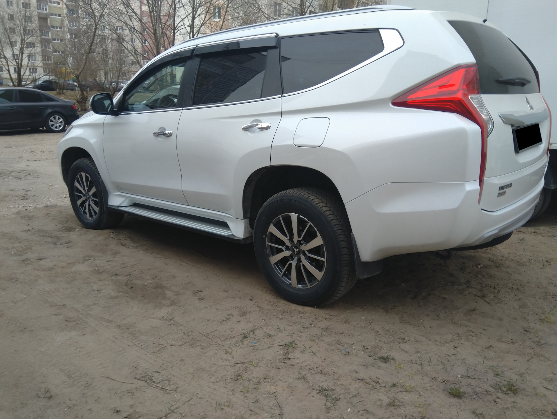 Диски pajero sport 2. Диски для Mitsubishi Pajero Sport 3. Диски r20 на Pajero Sport 3. Колеса на Паджеро спорт 3.