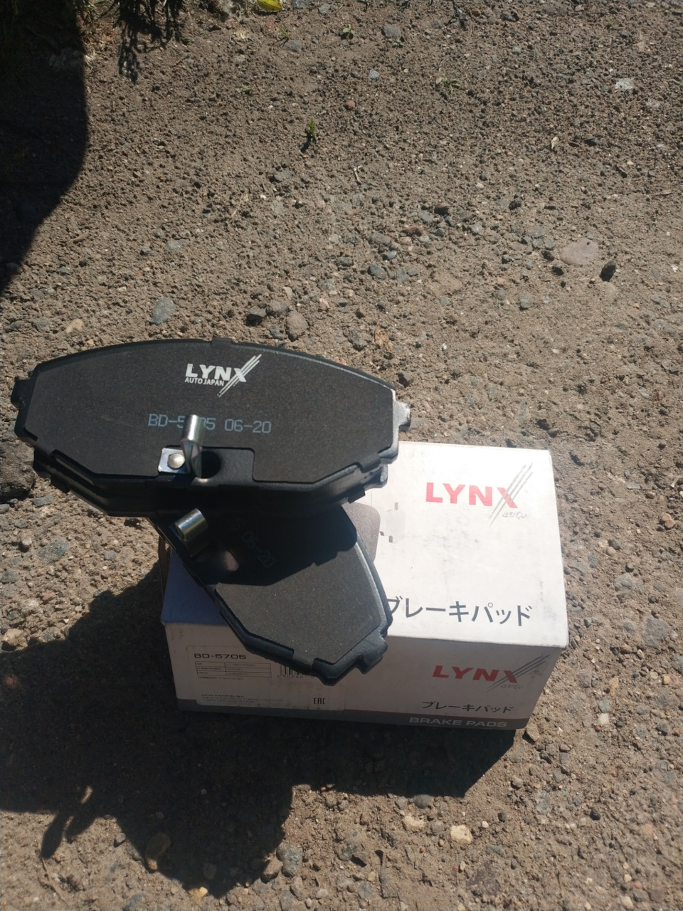 Замена передних тормозных колодок Lynx — Nissan Maxima QX (A33), 3 л ...