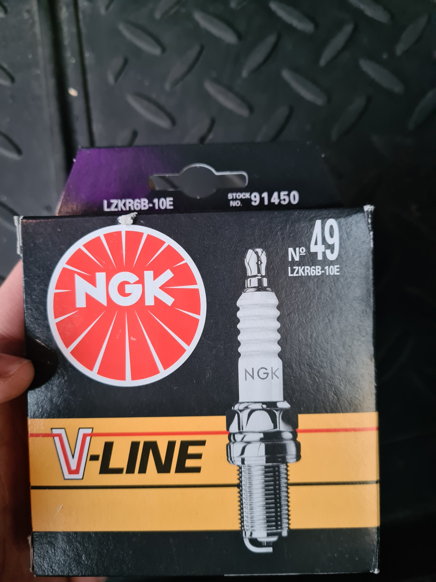 Lzkr6b10e. Lzkr6b свечи зажигания Киа Церато 2. NGK lzkr6agp-e. Lzkr6b 10e оригинал
