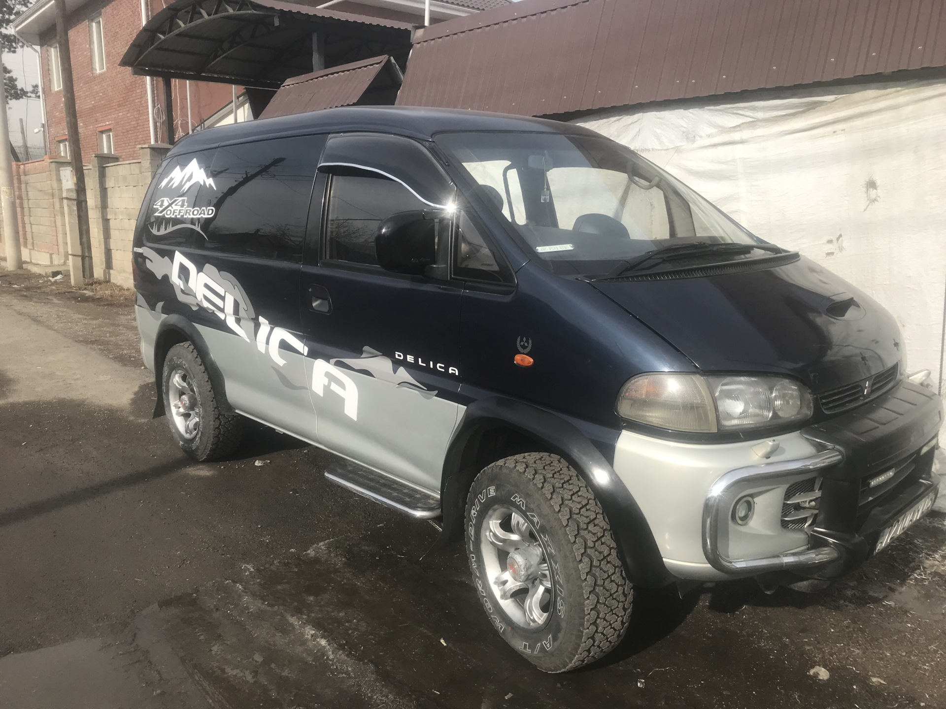 Делика форум. Mitsubishi l400. Митсубиси л 400 2021. Митсубиси с выдвижной дверью. Мицубиси Делика д2 отзывы владельцев.