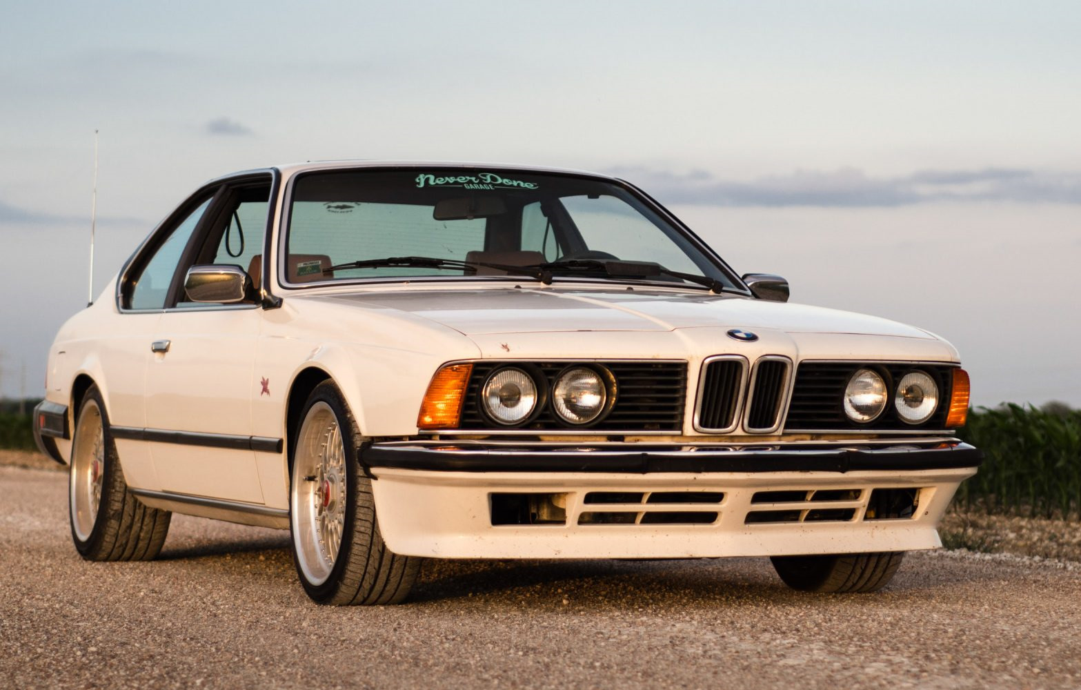 BMW e24 акула черная