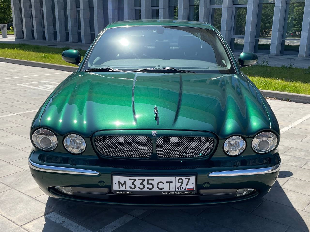 Ягуар XJR 2003