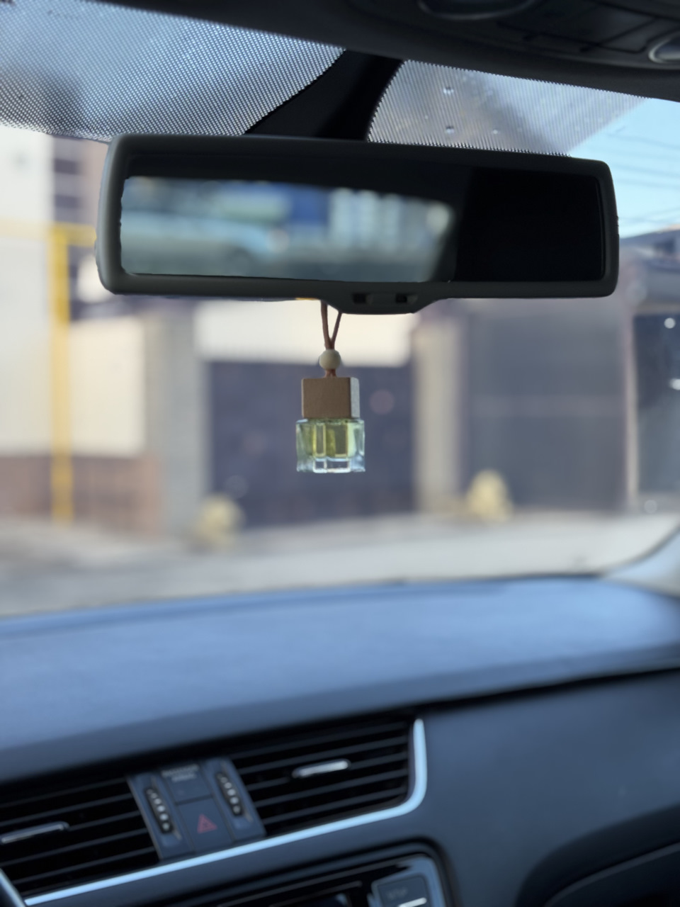 Теперь салон опять имеет приятный аромат и завершенный вид в виде полного ароматизатора)) — Skoda Octavia A7 Mk3