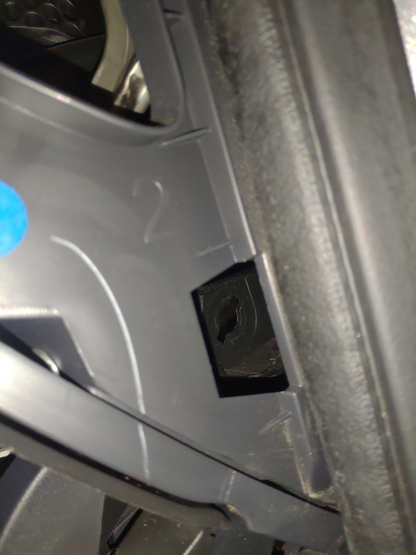 Плавное открывание бардачка. — Peugeot 5008 (1G), 2 л, 2015 года ...