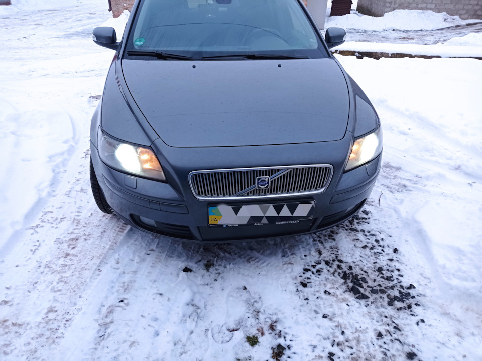 Замена лампы ближнего света — Volvo V50, 2 л, 2007 года | расходники ...