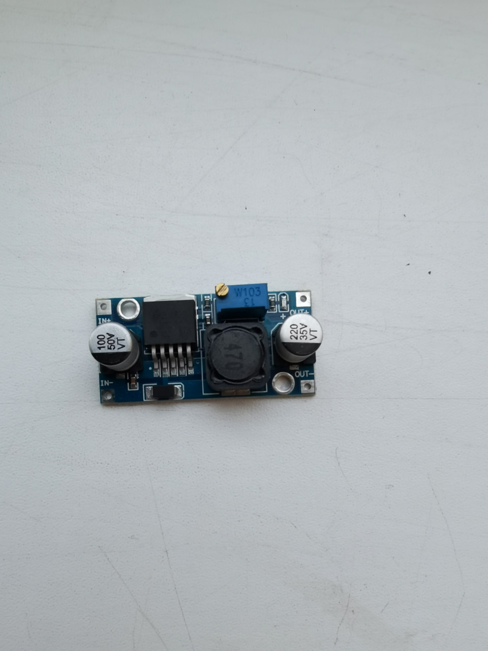 Решил взять этого малыша и поставить на камеры (платы две) так как одна камера заднего вида умерла решил их ограничеть по питанию — KIA Sportage (3G)