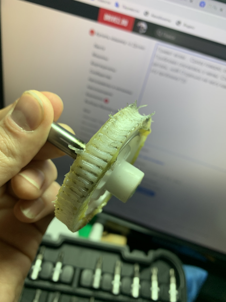 Шестерня мотора стеклоомывателя — Volkswagen Tiguan (2G), 1,4 л., 2020 ...