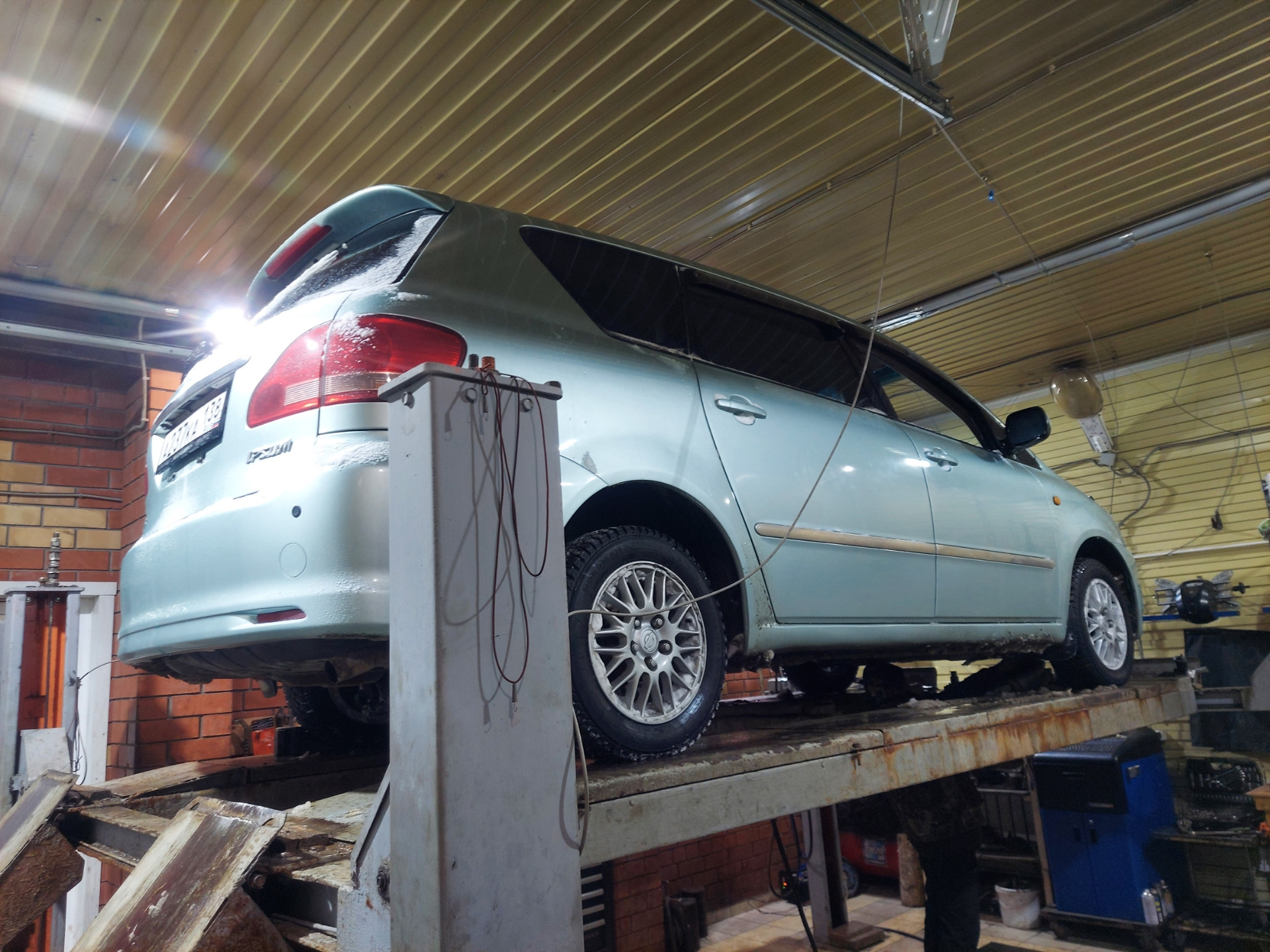 56. Замена масла и лягушки педали тормоза. — Toyota Ipsum (21), 2,4 л ...