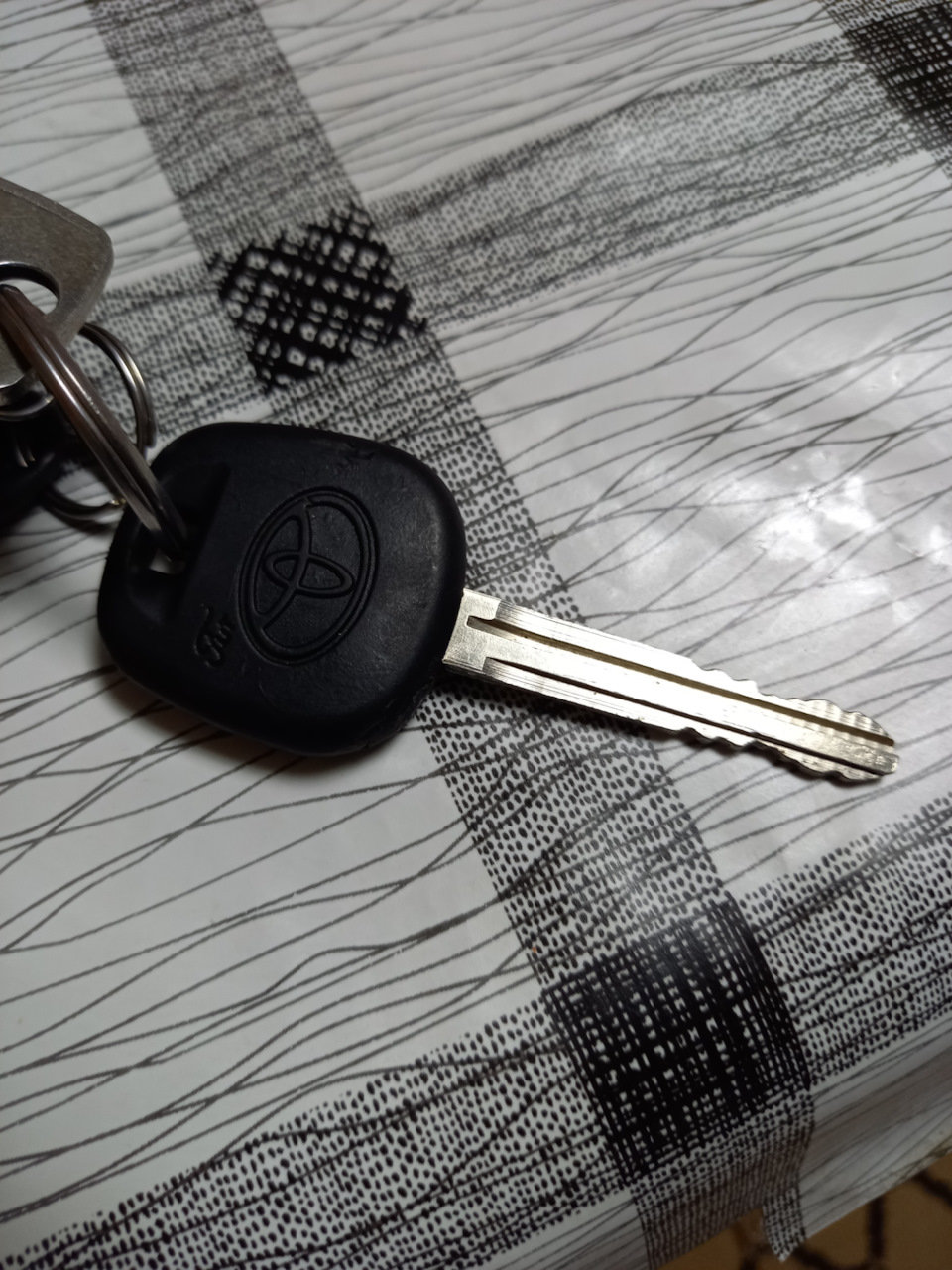 Прописка дополнительных ключей — Toyota Camry (XV30), 3 л, 2004 года ...