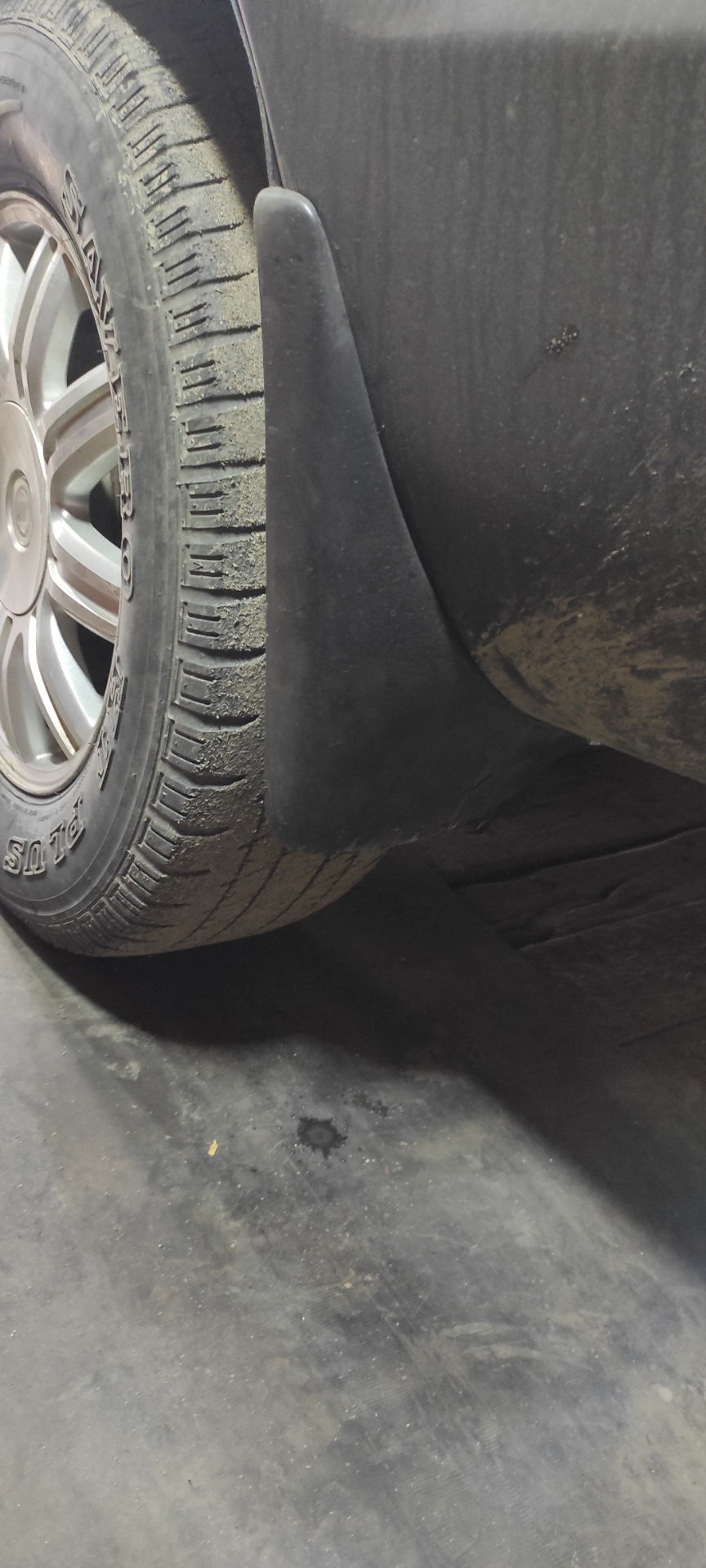 Оригинальные брызговики — Dodge Caravan IV, 2,4 л, 2002 года ...