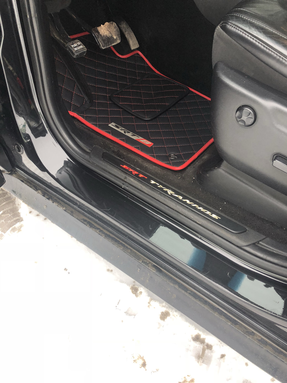 Замена ковриков! — Jeep Grand Cherokee (WK2), 5,7 л, 2011 года ...