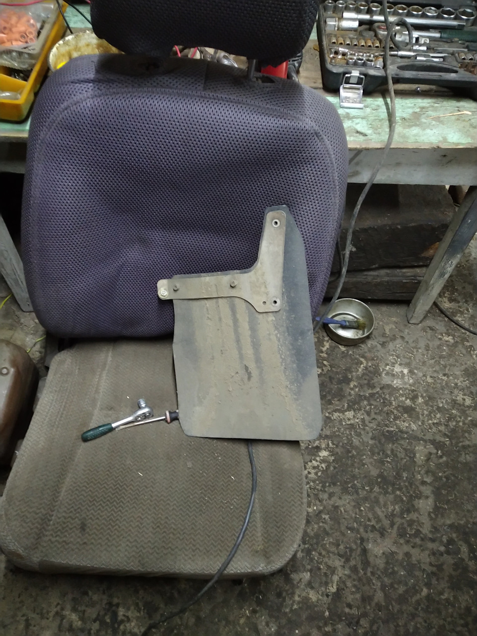 Замена тормозного диска и колодок перед правый. — ГАЗ Газель, 2,9 л ...