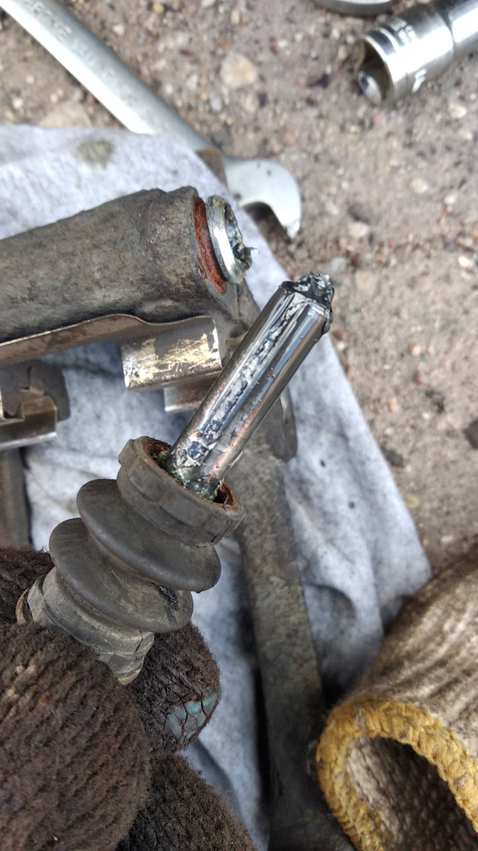 Замена передних тормозных колодок — Nissan Almera V (G11/15), 1,6 л ...