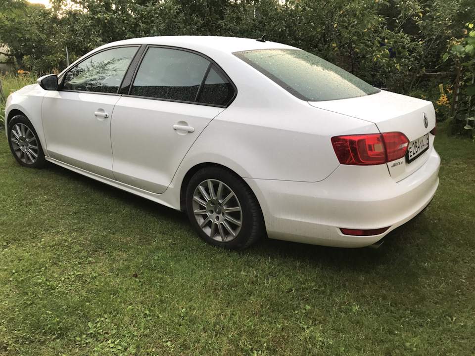 Volkswagen Jetta 2011 Р±РµР»С‹Р№