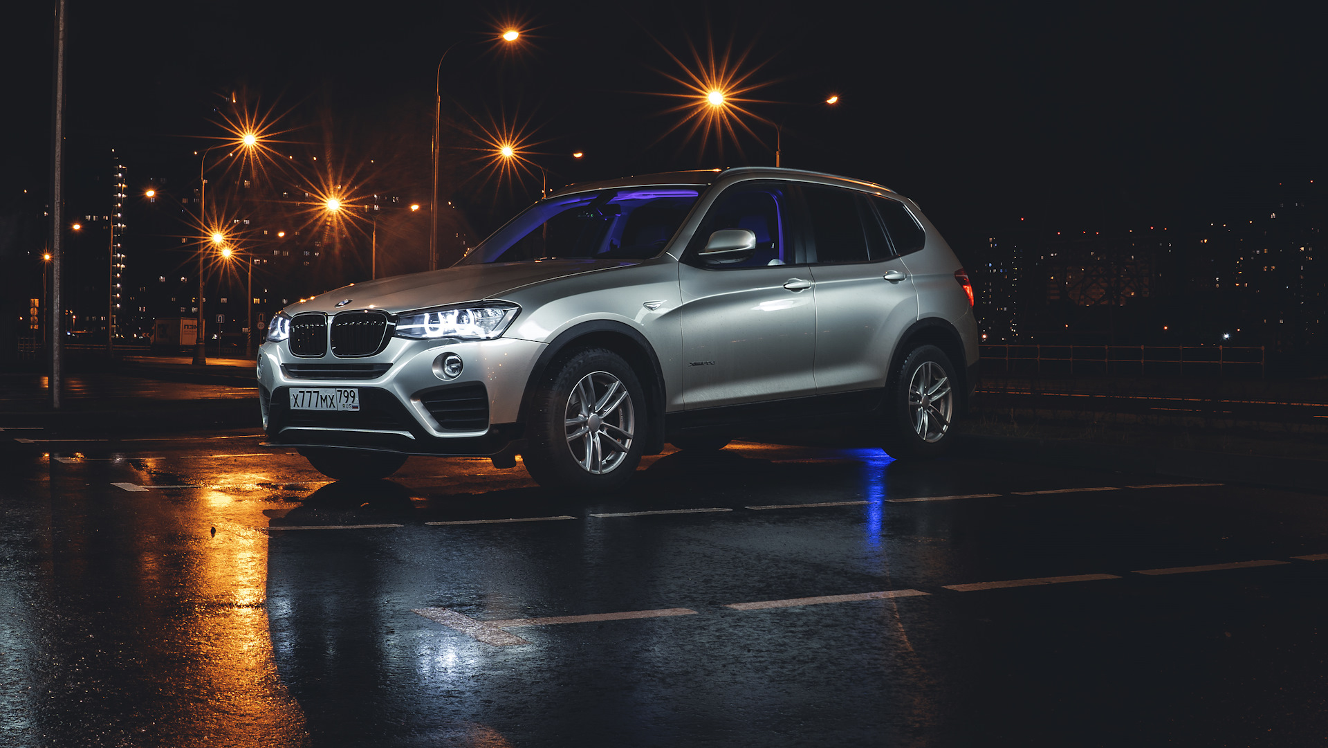 Поко х3 фото. BMW x3 f25 в ночи. BMW x3 f25 Рестайлинг ночью. X3 f25 оптика ночью. BMW x3 f25 ночью подсветка.