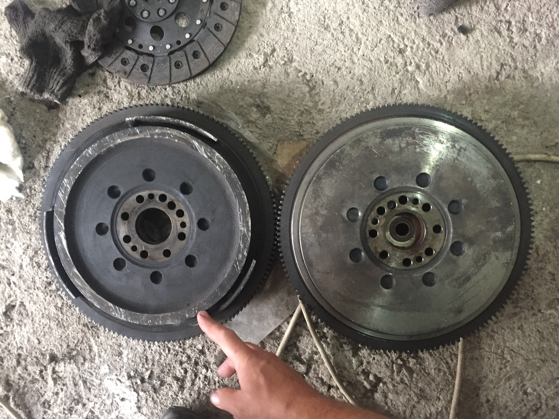 Сцепление 124 мотор. Выжимной на мерседес w210. Диск сцепления мерседес 228мм. Диск сцепления мерседес 228мм. Сцепление ваз 2110 8 клапанов.