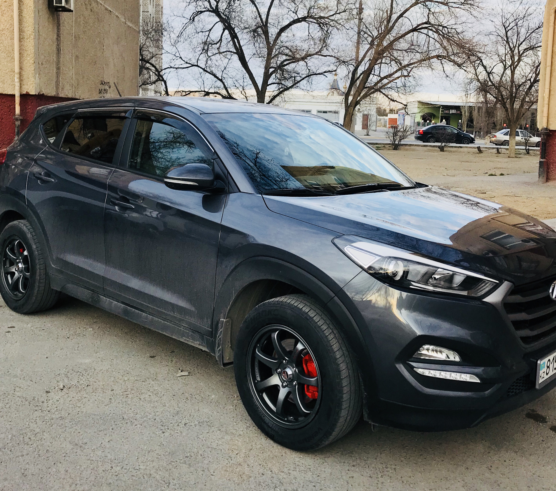 Литые диски туссан. Диски на Хенде туссан2019. Диски на Hyundai Tucson 2018. Диски на Хундай Туксон 2020. Хендай Туссан 2017 на дисках.