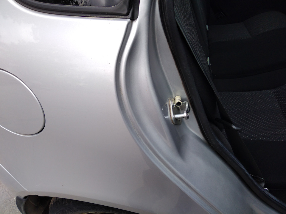 Тугие ручки задних дверей — Lada Калина хэтчбек, 1,6 л, 2012 года ...